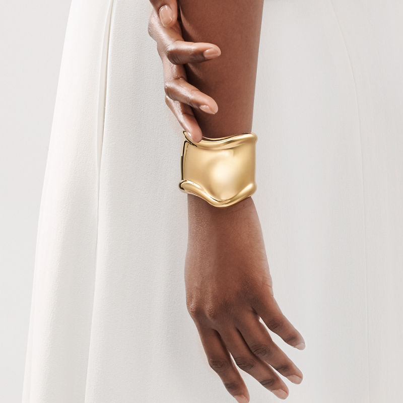 Tiffany & Co. Elsa Peretti® Brazalete Bone mediano en oro de 18 quilates En oferta