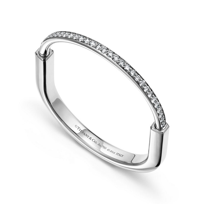 Tiffany & Co. Tiffany Lock Brazalete en oro blanco con medio pavé de diamantes Superdescuento