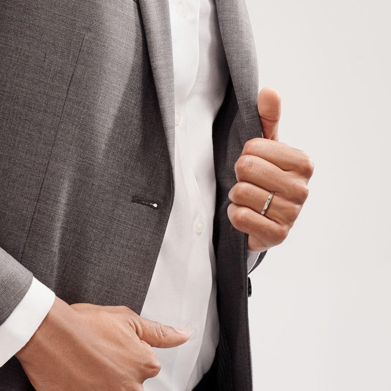 Tiffany & Co. Tiffany True™ Alianza en platino con diamantes 2 5 mm de ancho Tienda