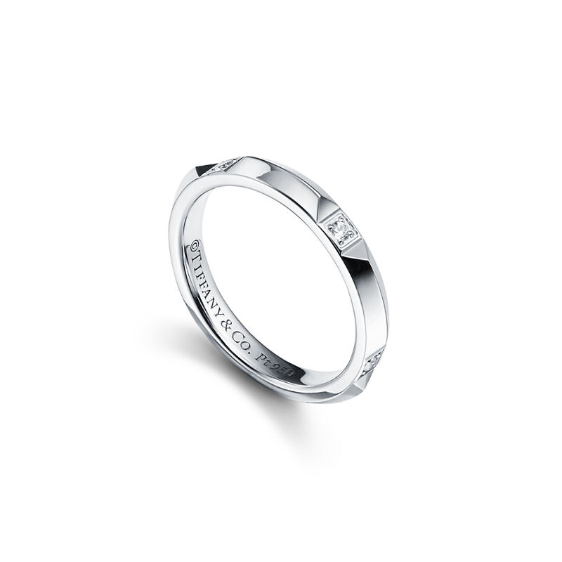 Tiffany & Co. Tiffany True™ Alianza en platino con diamantes 2 5 mm de ancho Tienda