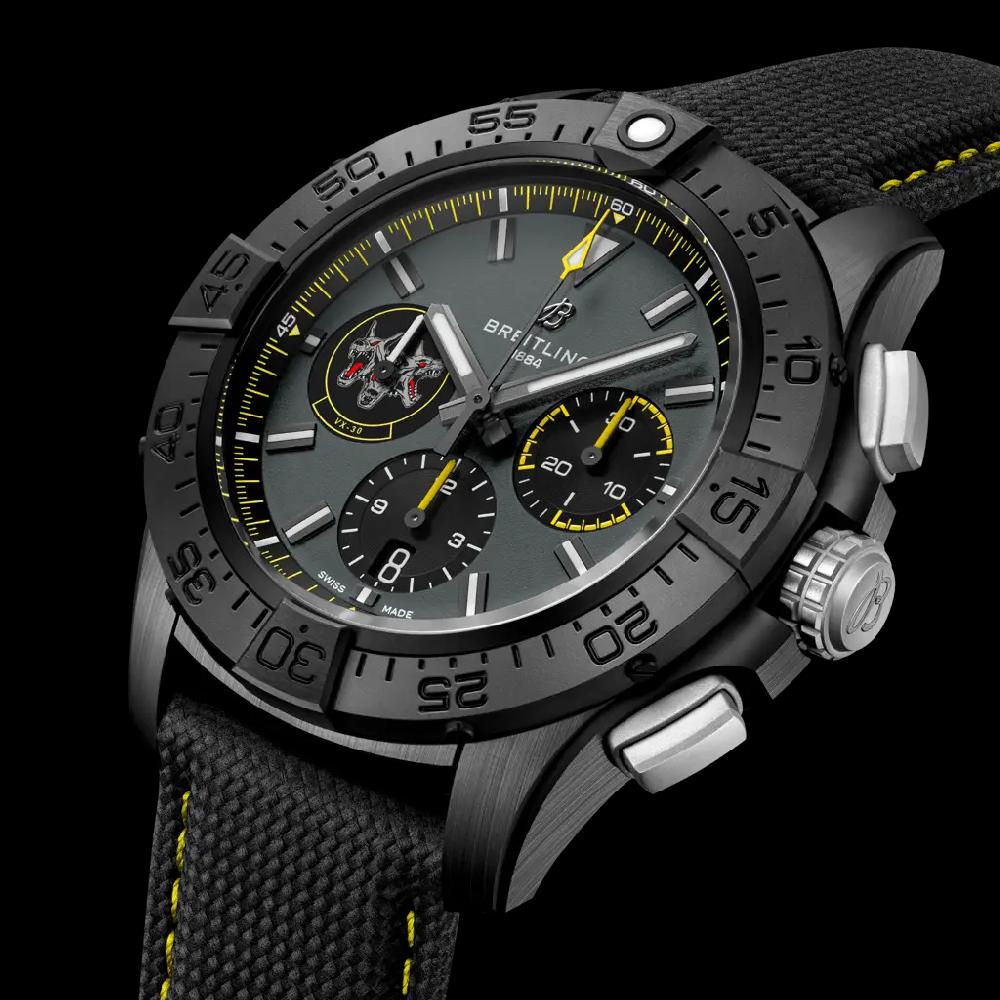 Breitling Avenger B01 Chronograph 44 Night Mission Bloodhounds Envío gratis