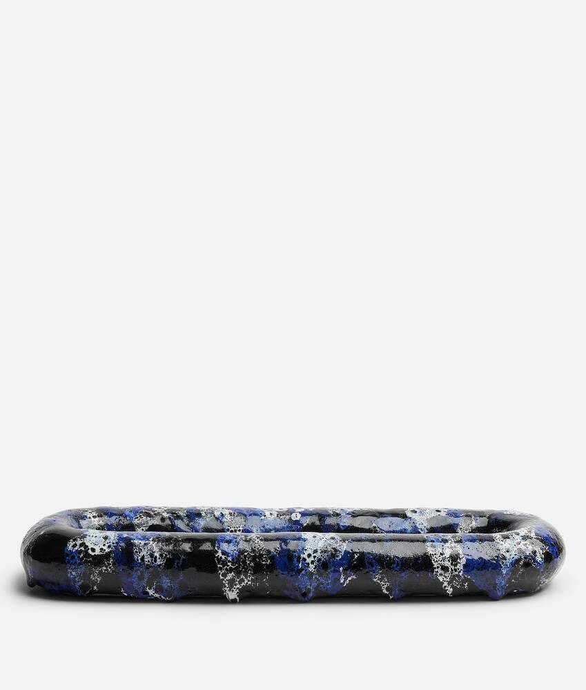 Bottega Veneta Óvalo alargado esmaltado Volcanic