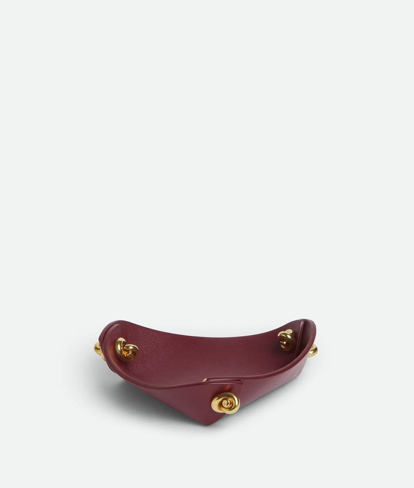 Bottega Veneta Bandeja pequeña de piel con nudos metálicos