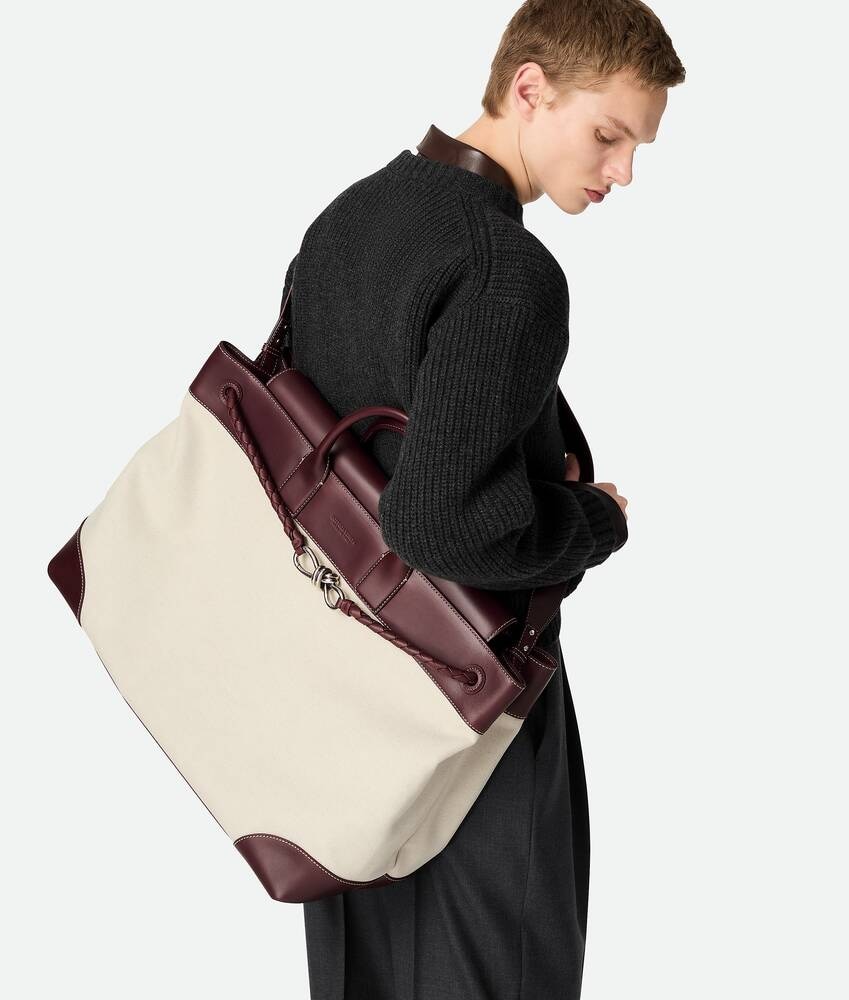 Bottega Veneta Andiamo Voyager Último día